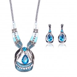 Juego de 3 piezas collar y aretes de acero inoxidable, cristales diseño “lagrima” PUL00019