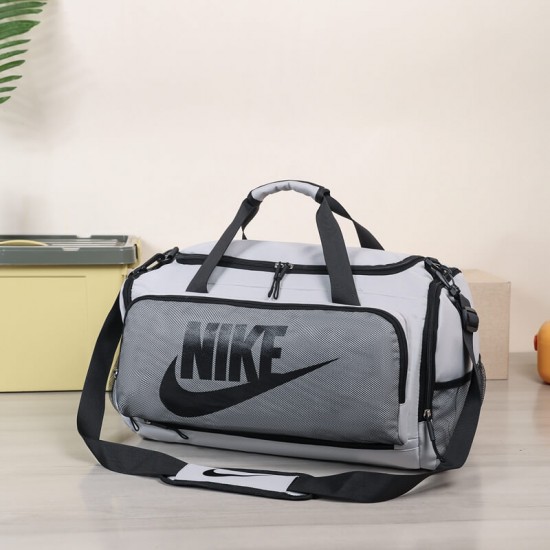 Bolso NIKE deportivo para gimnasio de nailon impermeable BOL00409 Bolso NIKE deportivo para gimnasio de nailon impermeable BOL00409
