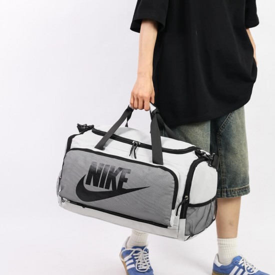 Bolso NIKE deportivo para gimnasio de nailon impermeable BOL00409 Bolso NIKE deportivo para gimnasio de nailon impermeable BOL00409