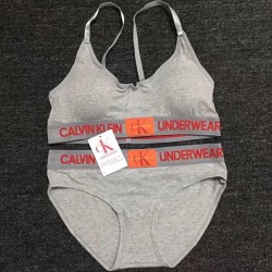 Brasier y calzon, conjunto de ropa interior para mujer. Marca Calvin Klein BOX00017A