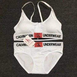 Brasier y calzon, conjunto de ropa interior para mujer. Marca Calvin Klein BOX00017C