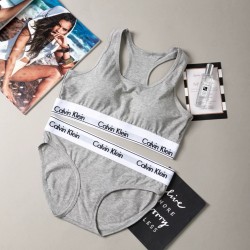 Brasier y calzon, conjunto de ropa interior para mujer. Marca Calvin Klein BOX00018C
